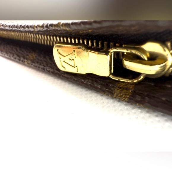 Louis Vuitton Monogram Toiletry Pouch - Picture 7 of 10